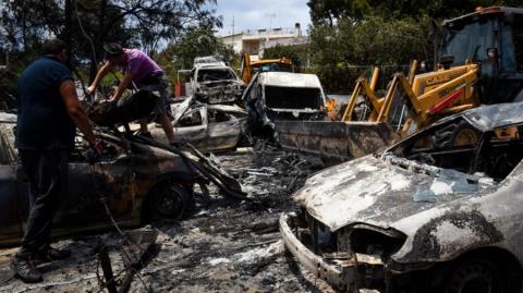 Συγγενείς θυμάτων στο Μάτι εξαπολύουν πυρά κατά Τσίπρα-«Δεν είναι έντιμο να μετατρέπεις μια κρατική κατάρρευση σε προσωπικό δράμα»