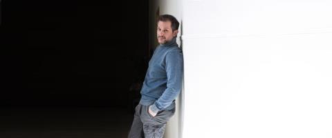 Πέτρος Πέτρου: «Γεννήθηκα με όραση μόνο στο ένα μάτι. Μου έλεγαν “στραβέ, δεν βλέπεις;»