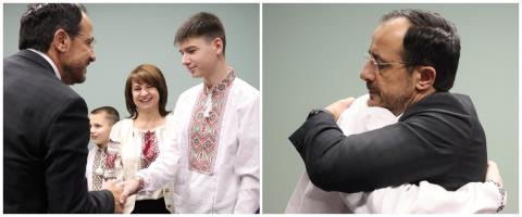 Άκουσε το δράμα οικογένειας οκτώ παιδιών που απήχθησαν από τους Ρώσους ο Πρόεδρος-Τους προσκάλεσε στην Κύπρο (pics)