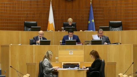 Εγκρίθηκαν δωδεκατημόρια για τον Ιανουάριο από την Ολομέλεια της Βουλής