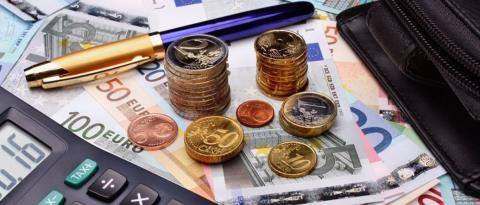 Βούληση κομμάτων για αύξηση του αφορολόγητου και διεύρυνση φορολογικών εκπτώσεων