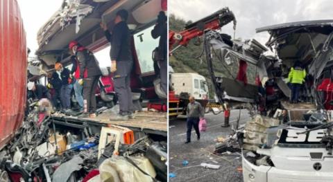 Επτά νεκροί και 11 τραυματίες σε σύγκρουση λεωφορείου με φορτηγό στη Νότια Τουρκία