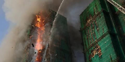 Η φονική πυρκαγιά στο Χονγκ Κονγκ προκλήθηκε από παραβιάσεις ασφαλείας-Η έρευνα δείχνει ευθύνες των εργολάβων