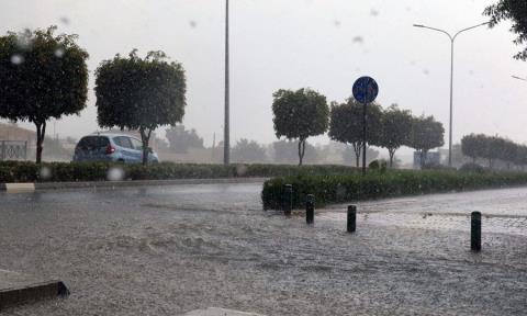 Έντονα καιρικά φαινόμενα στην επαρχία Λάρνακας-Ανυποχώρητα τα φαινόμενα του Byron