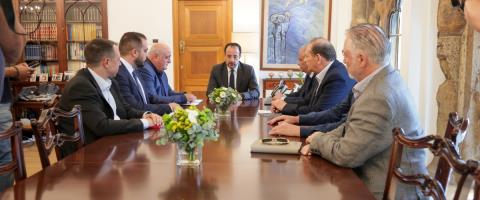 Τετ α τετ με στόχο εξομάλυνση σχέσεων μεταξύ ΕΔΕΚ και Κυβέρνησης-Θέτει προβλήματα ο Αναστασίου, ανταλλάζουν απόψεις με τον Πρόεδρο