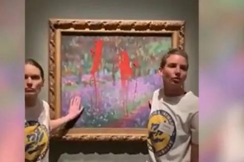 Δικαστήριο στη Σουηδία αθώωσε ακτιβίστριες που είχαν ρίξει μπογιά σε πίνακα του Μονέ