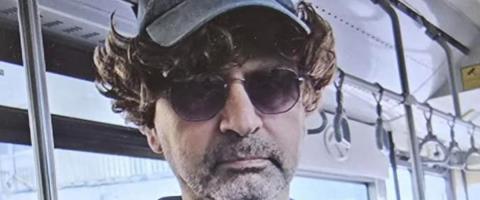 Απαντά η Ελεγκτική για τη μεταμφίεση Παπακωνσταντίνου-Έβαλε περούκα για να συμμετέχει στον έλεγχο