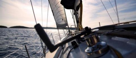 Στην μάχη εντοπισμού του αγνοούμενου σκάφους και πτητικά μέσα-Δυσκολεύουν το έργο των ερευνών οι καιρικές συνθήκες