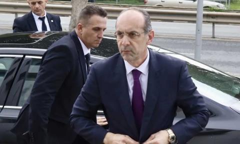 Παραμένει με αστυνομική συνοδεία ο Χαρτσιώτης, ο μοναδικός Επίτροπος με οδηγούς-Δύο μέλη αποσπασμένα για τις διακινήσεις του