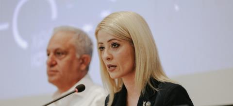 &Alpha;&nu;&tau;&iota;&pi;&alpha;&rho;ά&theta;&epsilon;&sigma;&eta; &Alpha;&nu;&nu;ί&tau;&alpha;&sigmaf;-&Epsilon;&Lambda;&Alpha;&Mu; &gamma;&iota;&alpha; &tau;&omicron;&upsilon;&sigmaf; &pi;ί&nu;&alpha;&kappa;&epsilon;&sigmaf; &Gamma;&alpha;&beta;&rho;&iota;ή&lambda;-&laquo;&Alpha;&iota;&sigma;&chi;&rho;ή &pi;&rho;&omicron;&sigma;&pi;ά&theta;&epsilon;&iota;&alpha;, &eta; &pi;ί&sigma;&tau;&eta; &delta;&epsilon;&nu; &mu;&pi;&omicron;&rho;&epsilon;ί &nu;&alpha; &upsilon;&pi;&omicron;&beta;&iota;&beta;ά&zeta;&epsilon;&tau;&alpha;&iota; &sigma;&epsilon; &pi;&rho;&omicron;&epsilon;&kappa;&lambda;&omicron;&gamma;&iota;&kappa;ό &sigma;ύ&nu;&theta;&eta;&mu;&alpha;&raquo;