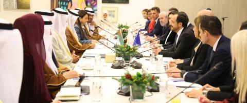 &Sigma;&tau;&omicron; &Pi;&rho;&omicron;&epsilon;&delta;&rho;&iota;&kappa;ό &omicron; &Pi;&rho;ό&epsilon;&delta;&rho;&omicron;&sigmaf; &tau;&omega;&nu; &Eta;&nu;&omega;&mu;έ&nu;&omega;&nu; &Alpha;&rho;&alpha;&beta;&iota;&kappa;ώ&nu; &Epsilon;&mu;&iota;&rho;ά&tau;&omega;&nu; &gamma;&iota;&alpha; &tau;&eta;&nu; &epsilon;&pi;ί&sigma;&eta;&mu;&eta; &epsilon;&pi;ί&sigma;&kappa;&epsilon;&psi;&eta;