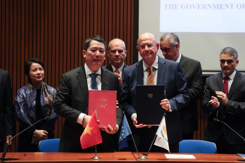 &Kappa;ύ&pi;&rho;&omicron;&sigmaf; &kappa;&alpha;&iota; &Beta;&iota;&epsilon;&tau;&nu;ά&mu; &upsilon;&pi;έ&gamma;&rho;&alpha;&psi;&alpha;&nu; &Sigma;&upsilon;&mu;&phi;&omega;&nu;ί&alpha; &Alpha;&pi;&omicron;&phi;&upsilon;&gamma;ή&sigmaf; &Delta;&iota;&pi;&lambda;ή&sigmaf; &Phi;&omicron;&rho;&omicron;&lambda;&omicron;&gamma;ί&alpha;&sigmaf;