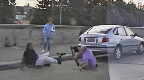 BINTEO: &Zeta;&epsilon;&upsilon;&gamma;ά&rho;&iota; έ&delta;&omega;&sigma;&epsilon; &mu;ά&chi;&eta; &mu;&epsilon; &tau;&omicron;&upsilon;&sigmaf; &tau;&rho;&omicron;&mu;&omicron;&kappa;&rho;ά&tau;&epsilon;&sigmaf; &sigma;&tau;&omicron; &Sigma;ί&delta;&nu;&epsilon;ϊ &kappa;&alpha;&iota; &sigma;&kappa;&omicron;&tau;ώ&theta;&eta;&kappa;&epsilon; &alpha;&gamma;&kappa;&alpha;&lambda;&iota;&alpha;&sigma;&mu;έ&nu;&omicron;