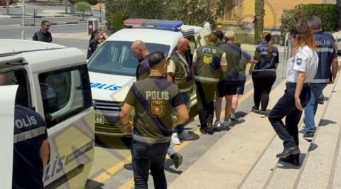 &Alpha;&nu;&alpha;&sigma;&tau;ά&lambda;&eta;&kappa;&epsilon; &eta; &laquo;&delta;ί&omega;&xi;&eta;&raquo; &gamma;&iota;&alpha; &tau;&omicron;&nu; έ&nu;&alpha; &Epsilon;&lambda;&lambda;&eta;&nu;&omicron;&kappa;ύ&pi;&rho;&iota;&omicron; &alpha;&pi;ό &tau;&omicron; &laquo;&epsilon;&pi;&alpha;&rho;&chi;&iota;&alpha;&kappa;ό &delta;&iota;&kappa;&alpha;&sigma;&tau;ή&rho;&iota;&omicron;&raquo; &sigma;&tau;&omicron; &Tau;&rho;ί&kappa;&omega;&mu;&omicron;-&Tau;&eta; &Delta;&epsilon;&upsilon;&tau;έ&rho;&alpha; &eta; &alpha;&pi;ό&phi;&alpha;&sigma;&eta; &gamma;&iota;&alpha; &tau;&eta; &gamma;&upsilon;&nu;&alpha;ί&kappa;&alpha;