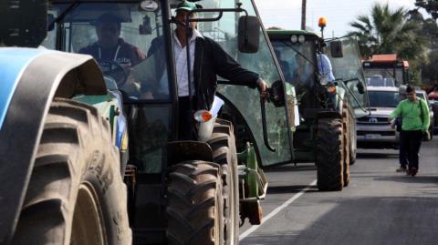 &laquo;&Alpha;&pi;&alpha;&rho;ά&delta;&epsilon;&kappa;&tau;&epsilon;&sigmaf;&raquo; &omicron;&iota; &pi;&rho;&omicron;&tau;ά&sigma;&epsilon;&iota;&sigmaf; &Kappa;&omicron;&mu;&iota;&sigma;&iota;ό&nu; &kappa;&alpha;&tau;ά &tau;&omicron;&upsilon;&sigmaf; &gamma;&epsilon;&omega;&rho;&gamma;&omicron;ύ&sigmaf;-&Epsilon;&pi;&iota;&kappa;έ&nu;&tau;&rho;&omega;&sigma;&eta; &sigma;&epsilon; &mu;&iota;&alpha; &iota;&sigma;&chi;&upsilon;&rho;ή-&delta;ί&kappa;&alpha;&iota;&eta; &Kappa;&Alpha;&Pi;