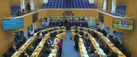 Έ&kappa;&lambda;&epsilon;&iota;&sigma;&epsilon; &tau;&alpha; &alpha;&upsilon;&tau;&iota;ά &sigma;&tau;&iota;&sigmaf; &sigma;&epsilon;&iota;&rho;ή&nu;&epsilon;&sigmaf; &kappa;&alpha;&iota; &tau;&omicron;&upsilon;&sigmaf; &epsilon;&kappa;&beta;&iota;&alpha;&sigma;&mu;&omicron;ύ&sigmaf; &eta; &Beta;&omicron;&upsilon;&lambda;ή-&Psi;ή&phi;&iota;&sigma;&epsilon; &tau;&omicron; &nu;έ&omicron; &sigma;&chi;έ&delta;&iota;&omicron; &alpha;&xi;&iota;&omicron;&lambda;ό&gamma;&eta;&sigma;&eta;&sigmaf; &tau;&omega;&nu; &epsilon;&kappa;&pi;&alpha;&iota;&delta;&epsilon;&upsilon;&tau;&iota;&kappa;ώ&nu;