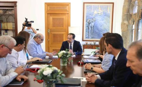 &Iota;&kappa;&alpha;&nu;&omicron;&pi;&omicron;&iota;&eta;&mu;έ&nu;&omicron;&sigmaf; &omicron; &Pi;&tau;&Delta; &gamma;&iota;&alpha; &tau;&eta; &psi;ή&phi;&iota;&sigma;&eta; &tau;&omicron;&upsilon; &sigma;&chi;&epsilon;&delta;ί&omicron;&upsilon; &alpha;&xi;&iota;&omicron;&lambda;ό&gamma;&eta;&sigma;&eta;&sigmaf;-&laquo;&Epsilon;&nu;&delta;&upsilon;&nu;&alpha;&mu;ώ&nu;&epsilon;&iota; &tau;&omicron;&upsilon;&sigmaf; &epsilon;&kappa;&pi;&alpha;&iota;&delta;&epsilon;&upsilon;&tau;&iota;&kappa;&omicron;ύ&sigmaf;, &alpha;&nu;&alpha;&beta;&alpha;&theta;&mu;ί&zeta;&epsilon;&iota; &tau;&omicron; &pi;&alpha;&iota;&delta;&alpha;&gamma;&omega;&gamma;&iota;&kappa;ό έ&rho;&gamma;&omicron;&raquo;