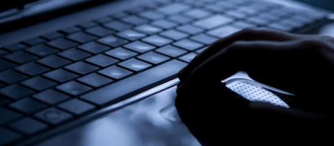 &Xi;&epsilon;&gamma;έ&lambda;&alpha;&sigma;&alpha;&nu; &delta;&iota;&epsilon;&upsilon;&theta;&upsilon;&nu;&tau;ή &epsilon;&tau;&alpha;&iota;&rho;&epsilon;ί&alpha;&sigmaf; &sigma;&tau;&eta; &Lambda;&epsilon;&upsilon;&kappa;&omega;&sigma;ί&alpha; &kappa;&alpha;&iota; &tau;&omicron;&upsilon; &alpha;&pi;έ&sigma;&pi;&alpha;&sigma;&alpha;&nu; 35.000-&Chi;&epsilon;&iota;&rho;&omicron;&pi;έ&delta;&epsilon;&sigmaf; &sigma;&epsilon; &delta;ύ&omicron; &nu;&epsilon;&alpha;&rho;&omicron;ύ&sigmaf;