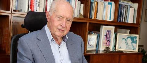 &Sigma;&epsilon; &sigma;&omicron;&beta;&alpha;&rho;ή &kappa;&alpha;&tau;ά&sigma;&tau;&alpha;&sigma;&eta; &sigma;&tau;&omicron; &nu;&omicron;&sigma;&omicron;&kappa;&omicron;&mu;&epsilon;ί&omicron; &omicron; &pi;&rho;ώ&eta;&nu; &Pi;&rho;ό&epsilon;&delta;&rho;&omicron;&sigmaf; &tau;&eta;&sigmaf; &Delta;&eta;&mu;&omicron;&kappa;&rho;&alpha;&tau;ί&alpha;&sigmaf;, &Gamma;&iota;ώ&rho;&gamma;&omicron;&sigmaf; &Beta;&alpha;&sigma;&iota;&lambda;&epsilon;ί&omicron;&upsilon;