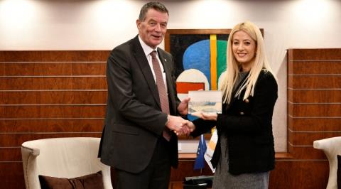 &Alpha;. &Delta;&eta;&mu;&eta;&tau;&rho;ί&omicron;&upsilon;: &Beta;&alpha;&sigma;&iota;&kappa;ή &pi;&rho;&omicron;&tau;&epsilon;&rho;&alpha;&iota;ό&tau;&eta;&tau;&alpha; &eta; &pi;&rho;ό&omicron;&delta;&omicron;&sigmaf; &delta;&iota;&alpha;&pi;&rho;&alpha;&gamma;&mu;&alpha;&tau;&epsilon;ύ&sigma;&epsilon;&omega;&nu; &gamma;&iota;&alpha; &nu;έ&omicron; &Pi;&Delta;&Pi;