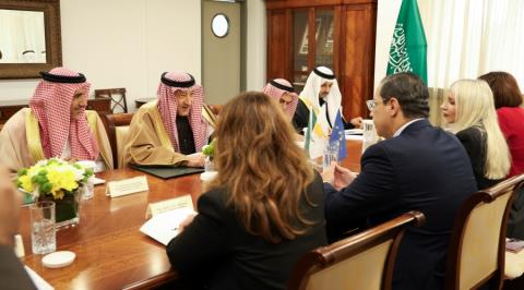 &Sigma;&upsilon;&nu;&alpha;&nu;&tau;ή&sigma;&epsilon;&iota;&sigmaf; &Kappa;ό&mu;&pi;&omicron;&upsilon; &mu;&epsilon; &Upsilon;&Phi;&Upsilon;&Pi;&Epsilon;&Xi; &Sigma;. &Alpha;&rho;&alpha;&beta;ί&alpha;&sigmaf; &kappa;&alpha;&iota; &Gamma;&Gamma; &Alpha;&rho;&alpha;&beta;&iota;&kappa;&omicron;ύ &Sigma;&upsilon;&nu;&delta;έ&sigma;&mu;&omicron;&upsilon;