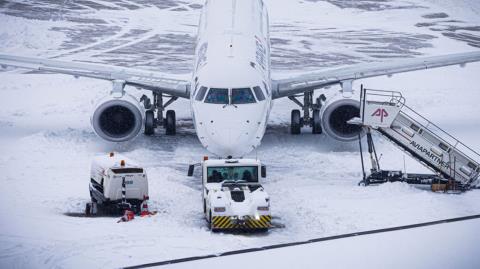 &Sigma;&alpha;&rho;ώ&nu;&epsilon;&iota; &Gamma;&alpha;&lambda;&lambda;ί&alpha;, &Beta;&rho;&epsilon;&tau;&alpha;&nu;ί&alpha;, &Gamma;&epsilon;&rho;&mu;&alpha;&nu;ί&alpha; &kappa;&alpha;&iota; &Omicron;&lambda;&lambda;&alpha;&nu;&delta;ί&alpha; &eta; &kappa;&alpha;&tau;&alpha;&iota;&gamma;ί&delta;&alpha; Goretti-&Chi;&omega;&rho;ί&sigmaf; &rho;&epsilon;ύ&mu;&alpha; &chi;&iota;&lambda;&iota;ά&delta;&epsilon;&sigmaf; &nu;&omicron;&iota;&kappa;&omicron;&kappa;&upsilon;&rho;&iota;ά &kappa;&alpha;&iota; &alpha;&kappa;&upsilon;&rho;ώ&sigma;&epsilon;&iota;&sigmaf; &pi;&tau;ή&sigma;&epsilon;&omega;&nu;