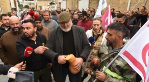 &Pi;έ&tau;&alpha;&xi;&alpha;&nu; &alpha;&upsilon;&gamma;ά &sigma;&tau;&omicron; &laquo;&upsilon;&pi;&omicron;&upsilon;&rho;&gamma;&epsilon;ί&omicron; &gamma;&epsilon;&omega;&rho;&gamma;ί&alpha;&sigmaf;&raquo; &omicron;&iota; &kappa;&tau;&eta;&nu;&omicron;&tau;&rho;ό&phi;&omicron;&iota; &sigma;&tau;&alpha; &kappa;&alpha;&tau;&epsilon;&chi;ό&mu;&epsilon;&nu;&alpha;-&Epsilon;&iota;&sigma;έ&beta;&alpha;&lambda;&alpha;&nu; &beta;ί&alpha;&iota;&alpha; &sigma;&tau;&omicron; &kappa;&tau;ί&rho;&iota;&omicron; &kappa;&alpha;&iota; &zeta;ή&tau;&eta;&sigma;&alpha;&nu; &pi;&alpha;&rho;&alpha;ί&tau;&eta;&sigma;&eta; &tau;&eta;&sigmaf; &laquo;&kappa;&upsilon;&beta;έ&rho;&nu;&eta;&sigma;&eta;&sigmaf;&raquo;