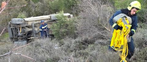 &Tau;&rho;&alpha;&gamma;&omega;&delta;ί&alpha; &sigma;&tau;&eta;&nu; &Pi;ά&phi;&omicron;&hellip; &Nu;&epsilon;&kappa;&rho;ό&sigmaf; &omicron; 31&chi;&rho;&omicron;&nu;&omicron;&sigmaf; &Sigma;&tau;&upsilon;&lambda;&iota;&alpha;&nu;ό&sigmaf; &pi;&omicron;&upsilon; έ&pi;&epsilon;&sigma;&epsilon; &mu;&epsilon; &tau;&omicron; ό&chi;&eta;&mu;ά &tau;&omicron;&upsilon; &sigma;&epsilon; &chi;&alpha;&rho;ά&delta;&rho;&alpha;-&Pi;ή&gamma;&epsilon; &mu;&epsilon; &phi;ί&lambda;&omicron; &tau;&omicron;&upsilon; &gamma;&iota;&alpha; &epsilon;&kappa;&pi;&alpha;ί&delta;&epsilon;&upsilon;&sigma;&eta; &sigma;&kappa;ύ&lambda;&omega;&nu; (pics)