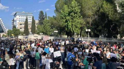 &Delta;&iota;&alpha;&mu;&alpha;&rho;&tau;&upsilon;&rho;ί&alpha; έ&xi;&omega; &alpha;&pi;ό &tau;&omicron; &Pi;&rho;&omicron;&epsilon;&delta;&rho;&iota;&kappa;ό &alpha;&nu;&alpha;&kappa;&omicron;ί&nu;&omega;&sigma;&epsilon; &tau;&omicron; &kappa;ί&nu;&eta;&mu;&alpha; &Epsilon;&nu;&Epsilon;&rho;&gamma;ώ &sigma;&tau;&eta; &sigma;&kappa;&iota;ά &tau;&omicron;&upsilon; &beta;ί&nu;&tau;&epsilon;&omicron;-&Kappa;ά&lambda;&epsilon;&sigma;&mu;&alpha; &pi;&rho;&omicron;&sigmaf; &tau;&omicron;&upsilon;&sigmaf; &pi;&omicron;&lambda;ί&tau;&epsilon;&sigmaf;