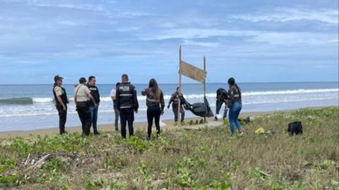 &Phi;&rho;ί&kappa;&eta; &sigma;&tau;&omicron;&nu; &Iota;&sigma;&eta;&mu;&epsilon;&rho;&iota;&nu;ό-&Pi;έ&nu;&tau;&epsilon; &alpha;&nu;&theta;&rho;ώ&pi;&iota;&nu;&alpha; &kappa;&epsilon;&phi;ά&lambda;&iota;&alpha; &kappa;&rho;&epsilon;&mu;&alpha;&sigma;&mu;έ&nu;&alpha; &sigma;&epsilon; &tau;&omicron;&upsilon;&rho;&iota;&sigma;&tau;&iota;&kappa;ή &pi;&alpha;&rho;&alpha;&lambda;ί&alpha; &mu;&epsilon; &alpha;&pi;&epsilon;&iota;&lambda;&eta;&tau;&iota;&kappa;ό &mu;ή&nu;&upsilon;&mu;&alpha;