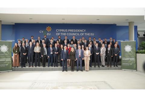 &Tau;&omicron;&upsilon;&sigmaf; &pi;έ&nu;&tau;&epsilon; &pi;&upsilon;&lambda;ώ&nu;&epsilon;&sigmaf; &pi;&rho;&omicron;&tau;&epsilon;&rho;&alpha;&iota;&omicron;&tau;ή&tau;&omega;&nu; &tau;&eta;&sigmaf; &Kappa;&upsilon;&pi;&rho;&iota;&alpha;&kappa;ή&sigmaf; &Pi;&rho;&omicron;&epsilon;&delta;&rho;ί&alpha;&sigmaf; &pi;&alpha;&rho;&omicron;&upsilon;&sigma;ί&alpha;&sigma;&epsilon; &eta; &Rho;&alpha;&omicron;&upsilon;&nu;ά &sigma;&tau;&eta; &sigma;ύ&nu;&omicron;&delta;&omicron; COSAC &tau;&omega;&nu; &epsilon;&theta;&nu;&iota;&kappa;ώ&nu; &Kappa;&omicron;&iota;&nu;&omicron;&beta;&omicron;&upsilon;&lambda;ί&omega;&nu;