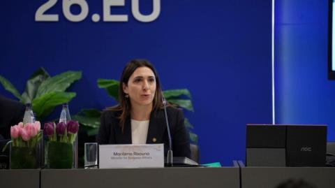 &Omicron;&iota; &pi;&rho;&omicron;&tau;&epsilon;&rho;&alpha;&iota;ό&tau;&eta;&tau;&epsilon;&sigmaf; &kappa;&alpha;&iota; &omicron;&iota; &pi;έ&nu;&tau;&epsilon; &pi;&upsilon;&lambda;ώ&nu;&epsilon;&sigmaf; &pi;&omicron;&upsilon; &epsilon;&pi;&iota;&kappa;&epsilon;&nu;&tau;&rho;ώ&nu;&epsilon;&tau;&alpha;&iota; &eta; &Kappa;&upsilon;&pi;&rho;&iota;&alpha;&kappa;ή &Pi;&rho;&omicron;&epsilon;&delta;&rho;ί&alpha;-&laquo;&Upsilon;&psi;&eta;&lambda;ά &tau;&alpha; &delta;&iota;&alpha;&kappa;&upsilon;&beta;&epsilon;ύ&mu;&alpha;&tau;&alpha; &gamma;&iota;&alpha; &Epsilon;&Epsilon;, &sigma;&tau;&iota;&gamma;&mu;ή &epsilon;&upsilon;&theta;ύ&nu;&eta;&sigmaf;&raquo;