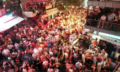 &Sigma;&tau;&omicron; &mu;&iota;&kappa;&rho;&omicron;&sigma;&kappa;ό&pi;&iota;&omicron; &tau;&omega;&nu; &Alpha;&rho;&chi;ώ&nu; &omicron;&iota; &kappa;&alpha;&tau;&alpha;&gamma;&gamma;&epsilon;&lambda;ί&epsilon;&sigmaf; &gamma;&iota;&alpha; &sigma;&epsilon;&xi;&omicron;&upsilon;&alpha;&lambda;&iota;&kappa;ή &pi;&alpha;&rho;&epsilon;&nu;ό&chi;&lambda;&eta;&sigma;&eta; &Beta;&rho;&epsilon;&tau;&alpha;&nu;ί&delta;&omega;&nu; &sigma;&tau;&eta;&nu; &Alpha;&gamma;ί&alpha; &Nu;ά&pi;&alpha;-&Pi;&alpha;ί&rho;&nu;&omicron;&upsilon;&nu; &mu;έ&tau;&rho;&alpha; &mu;&epsilon;&tau;ά &tau;&omicron; &nu;&tau;&omicron;&kappa;&iota;&mu;&alpha;&nu;&tau;έ&rho;