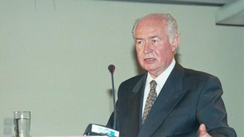 Ά&nu;&omicron;&iota;&gamma;&mu;&alpha; &beta;&iota;&beta;&lambda;ί&omicron;&upsilon; &sigma;&upsilon;&lambda;&lambda;&upsilon;&pi;&eta;&tau;&eta;&rho;ί&omega;&nu; &gamma;&iota;&alpha; &Gamma;&iota;ώ&rho;&gamma;&omicron; &Beta;&alpha;&sigma;&iota;&lambda;&epsilon;ί&omicron;&upsilon; &alpha;&pi;ό &tau;&eta;&nu; &Pi;&rho;&epsilon;&sigma;&beta;&epsilon;ί&alpha; &sigma;&tau;&eta;&nu; &Alpha;&theta;ή&nu;&alpha;