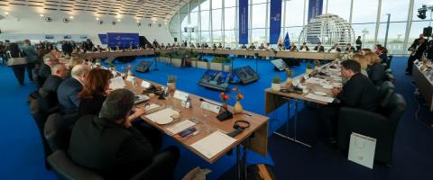 &Pi;&epsilon;&rho;&iota;&eta;&gamma;ή&sigma;&eta; &sigma;&tau;&eta;&nu; &Pi;&rho;ά&sigma;&iota;&nu;&eta; &Gamma;&rho;&alpha;&mu;&mu;ή &gamma;&iota;&alpha; &tau;&omicron; &Kappa;&omicron;&lambda;έ&gamma;&iota;&omicron; &tau;&omega;&nu; &Epsilon;&pi;&iota;&tau;&rho;ό&pi;&omega;&nu;-&Epsilon;&pi;ί&sigma;&kappa;&epsilon;&psi;&eta; &kappa;&alpha;&iota; &sigma;&tau;&eta;&nu; &pi;&alpha;&lambda;&iota;ά &Lambda;&epsilon;&upsilon;&kappa;&omega;&sigma;ί&alpha;