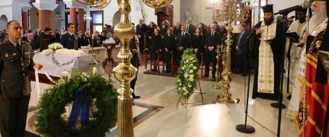 LIVE/&Chi;&rho;&iota;&sigma;&tau;&omicron;&phi;ί&delta;&eta;&sigmaf;: &Omicron; &Gamma;&iota;ώ&rho;&gamma;&omicron;&sigmaf; &Beta;&alpha;&sigma;&iota;&lambda;&epsilon;ί&omicron;&upsilon; &alpha;&nu;έ&beta;&alpha;&sigma;&epsilon; &tau;&omicron;&nu; &pi;ή&chi;&eta; &psi;&eta;&lambda;ά &gamma;&iota;&alpha; &tau;&eta;&nu; &pi;&omicron;&lambda;&iota;&tau;&iota;&kappa;ή &kappa;&alpha;&iota; &tau;&omicron;&upsilon;&sigmaf; &pi;&omicron;&lambda;&iota;&tau;&iota;&kappa;&omicron;ύ&sigmaf;. &Upsilon;&pi;ή&rho;&xi;&epsilon; &delta;&iota;&omicron;&rho;&alpha;&tau;&iota;&kappa;ό&sigmaf; &kappa;&alpha;&iota; &tau;&omicron;&lambda;&mu;&eta;&rho;ό&sigmaf;