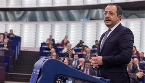 &Gamma;&iota;&alpha; &pi;&omicron;&lambda;&iota;&tau;&iota;&kappa;ό &alpha;&pi;&omicron;&tau;ύ&pi;&omega;&mu;&alpha; &Kappa;ύ&pi;&rho;&omicron;&upsilon; &sigma;&tau;&eta;&nu; &epsilon;&xi;ά&mu;&eta;&nu;&eta; &Pi;&rho;&omicron;&epsilon;&delta;&rho;ί&alpha; &tau;&eta;&sigmaf; &epsilon;&nu;&eta;&mu;&epsilon;&rho;ώ&nu;&epsilon;&iota; &tau;&omicron; &Epsilon;&upsilon;&rho;&omega;&kappa;&omicron;&iota;&nu;&omicron;&beta;&omicron;ύ&lambda;&iota;&omicron; &omicron; &Chi;&rho;&iota;&sigma;&tau;&omicron;&delta;&omicron;&upsilon;&lambda;ί&delta;&eta;&sigmaf;