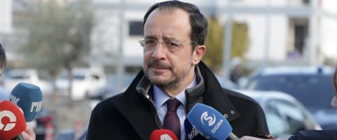 &Sigma;&tau;&eta; &beta;ά&sigma;&eta; &pi;έ&nu;&tau;&epsilon; &alpha;&lambda;&lambda;&eta;&lambda;έ&nu;&delta;&epsilon;&tau;&omega;&nu; &pi;&upsilon;&lambda;ώ&nu;&omega;&nu; &theta;&alpha; &kappa;&iota;&nu;&eta;&theta;&epsilon;ί &eta; &omicron;&mu;&iota;&lambda;ί&alpha; &tau;&omicron;&upsilon; &Pi;&rho;&omicron;έ&delta;&rho;&omicron;&upsilon; &sigma;&tau;&omicron; &Sigma;&tau;&rho;&alpha;&sigma;&beta;&omicron;ύ&rho;&gamma;&omicron;-&Eta; &pi;&rho;&omicron;ϋ&pi;ό&theta;&epsilon;&sigma;&eta; &iota;&sigma;&chi;ύ&omicron;&sigmaf; &kappa;&alpha;&iota; &eta; &sigma;&upsilon;&nu;&omicron;&chi;ή&sigmaf; &epsilon;&kappa; &tau;&omega;&nu; έ&sigma;&omega;