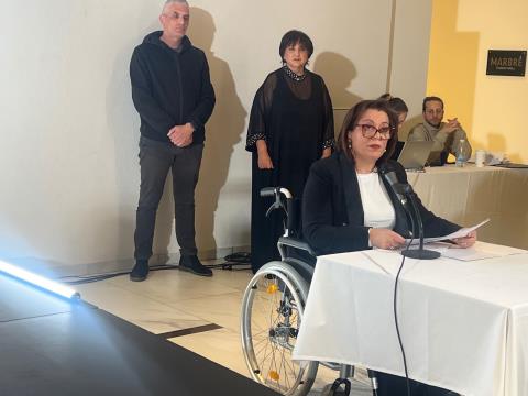 &Tau;&eta; &sigma;&tau;ή&rho;&iota;&xi;ή &tau;&eta;&sigmaf; &sigma;&tau;&omicron; έ&rho;&gamma;&omicron; &tau;&omicron;&upsilon; &Iota;&delta;&rho;ύ&mu;&alpha;&tau;&omicron;&sigmaf; &Chi;&rho;&iota;&sigma;&tau;ί&nu;&alpha; &Alpha;. &Alpha;&pi;&omicron;&sigma;&tau;ό&lambda;&omicron;&upsilon; &epsilon;&xi;έ&phi;&rho;&alpha;&sigma;&epsilon; &eta; &Kappa;&upsilon;&beta;έ&rho;&nu;&eta;&sigma;&eta;