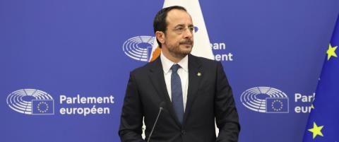 &Nu;. &Chi;&rho;&iota;&sigma;&tau;&omicron;&delta;&omicron;&upsilon;&lambda;ί&delta;&eta;&sigmaf; &gamma;&iota;&alpha; &eta;&lambda;&epsilon;&kappa;&tau;&rho;&iota;&kappa;ή &delta;&iota;&alpha;&sigma;ύ&nu;&delta;&epsilon;&sigma;&eta;: &Kappa;&alpha;&mu;ί&alpha; &delta;&iota;&alpha;&phi;&omega;&nu;ί&alpha; &mu;&epsilon; &tau;&eta;&nu; &epsilon;&lambda;&lambda;&eta;&nu;&iota;&kappa;ή &Kappa;&upsilon;&beta;έ&rho;&nu;&eta;&sigma;&eta;, &pi;&lambda;ή&rho;&eta;&sigmaf; &tau;&alpha;ύ&tau;&iota;&sigma;&eta; &mu;&epsilon; &tau;&omicron;&nu; &Mu;&eta;&tau;&sigma;&omicron;&tau;ά&kappa;&eta;