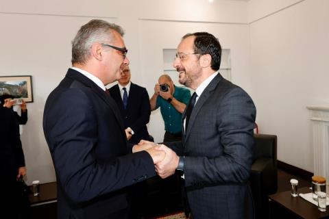 Έ&rho;&chi;&iota;&omicron;&upsilon;&rho;&mu;&alpha;&nu;: Ί&sigma;&omega;&sigmaf; &nu;&alpha; &upsilon;&pi;ά&rho;&chi;&omicron;&upsilon;&nu; &alpha;&lambda;&lambda;ά &pi;&rho;&omicron;&sigmaf; &tau;&omicron; &pi;&alpha;&rho;ό&nu;, &delta;&epsilon;&nu; έ&chi;&omega; &lambda;ά&beta;&epsilon;&iota; &kappa;&alpha;&mu;ί&alpha; &pi;&rho;ό&tau;&alpha;&sigma;&eta; &alpha;&pi;ό &tau;&omicron;&nu; &Chi;&rho;&iota;&sigma;&tau;&omicron;&delta;&omicron;&upsilon;&lambda;ί&delta;&eta;