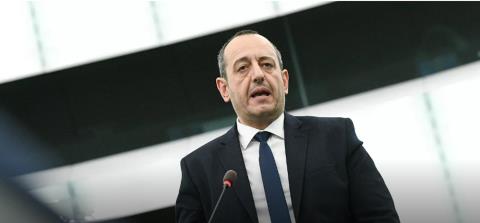 &Gamma;&iota;&alpha; &upsilon;&pi;&omicron;&kappa;&rho;&iota;&sigma;ί&alpha; &tau;&eta;&sigmaf; &Epsilon;&Epsilon; &kappa;ά&nu;&epsilon;&iota; &lambda;ό&gamma;&omicron; &omicron; &Gamma;&epsilon;ά&delta;&eta; ό&sigma;&omicron; &eta; &Kappa;ύ&pi;&rho;&omicron;&sigmaf; &pi;&alpha;&rho;&alpha;&mu;έ&nu;&epsilon;&iota; &upsilon;&pi;ό &kappa;&alpha;&tau;&omicron;&chi;ή