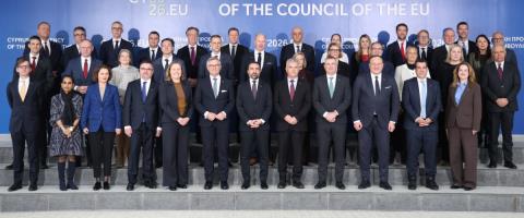 &Sigma;&tau;&omicron; &epsilon;&pi;ί&kappa;&epsilon;&nu;&tau;&rho;&omicron; &omicron;&iota; &epsilon;&pi;&iota;&sigma;&tau;&rho;&omicron;&phi;έ&sigmaf; &mu;&epsilon;&tau;&alpha;&nu;&alpha;&sigma;&tau;ώ&nu; &sigma;&tau;&eta;&nu; ά&tau;&upsilon;&pi;&eta; &Sigma;ύ&nu;&omicron;&delta;&omicron; &Upsilon;&pi;&omicron;&upsilon;&rho;&gamma;ώ&nu; &sigma;&tau;&eta; &Lambda;&epsilon;&upsilon;&kappa;&omega;&sigma;ί&alpha;-&Sigma;&upsilon;&zeta;&eta;&tau;ή&sigma;&epsilon;&iota;&sigmaf; &mu;&epsilon; &Sigma;&upsilon;&rho;ί&alpha; &kappa;&alpha;&iota; &Alpha;&phi;&gamma;&alpha;&nu;&iota;&sigma;&tau;ά&nu;