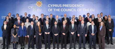 &Alpha;&iota;&sigma;&iota;&omicron;&delta;&omicron;&xi;ί&alpha; &Epsilon;&upsilon;&rho;&omega;&pi;&alpha;ί&omicron;&upsilon; &Epsilon;&pi;&iota;&tau;&rho;ό&pi;&omicron;&upsilon; &kappa;&alpha;&iota; &pi;&lambda;ή&rho;&eta; &sigma;&tau;ή&rho;&iota;&xi;&eta; &gamma;&iota;&alpha; έ&nu;&tau;&alpha;&xi;&eta; &tau;&eta;&sigmaf; &Kappa;ύ&pi;&rho;&omicron;&upsilon; &sigma;&tau;&omicron;&nu; &chi;ώ&rho;&omicron; &Sigma;έ&nu;&gamma;&kappa;&epsilon;&nu;-&laquo;&Pi;&rho;ό&tau;&upsilon;&pi;&omicron; &sigma;&tau;&omicron;&nu; &tau;&omicron;&mu;έ&alpha; &epsilon;&pi;&iota;&sigma;&tau;&rho;&omicron;&phi;ώ&nu;&raquo;