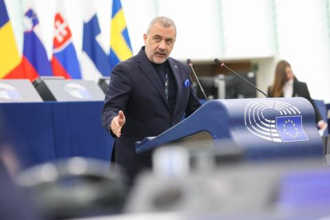 &Mu;&epsilon;&tau;&alpha;&beta;&alpha;ί&nu;&epsilon;&iota; &sigma;&tau;&omicron; &Lambda;&omicron;&nu;&delta;ί&nu;&omicron; &omicron; &Phi;&omicron;&upsilon;&rho;&lambda;ά&sigmaf; &gamma;&iota;&alpha; &mu;&epsilon;ί&omega;&sigma;&eta; &delta;&iota;&delta;ά&kappa;&tau;&rho;&omega;&nu; &sigma;&tau;&alpha; &Beta;&rho;&epsilon;&tau;&alpha;&nu;&iota;&kappa;ά &Pi;&alpha;&nu;&epsilon;&pi;&iota;&sigma;&tau;ή&mu;&iota;&alpha;