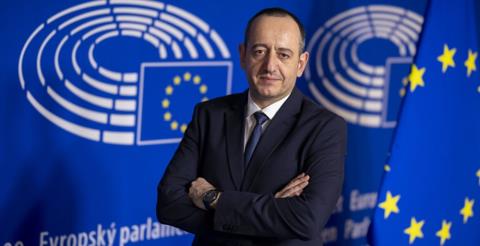 &Gamma;. &Gamma;&epsilon;ά&delta;&eta;: Mή&nu;&upsilon;&mu;&alpha; &sigma;&tau;&eta;&nu; &alpha;&upsilon;&theta;&alpha;&iota;&rho;&epsilon;&sigma;ί&alpha; &tau;&eta;&sigmaf; &phi;&omicron;&nu; &nu;&tau;&epsilon;&rho; &Lambda;ά&iota;&epsilon;&nu; &gamma;&iota;&alpha; Mercosur &eta; &pi;&rho;ό&tau;&alpha;&sigma;