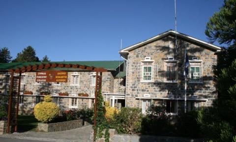 &Sigma;&chi;&epsilon;&delta;ό&nu; 900 &omicron;&iota; &alpha;&pi;ό&phi;&omicron;&iota;&tau;&omicron;&iota; &Delta;&alpha;&sigma;&iota;&kappa;&omicron;ύ &Kappa;&omicron;&lambda;&epsilon;&gamma;ί&omicron;&upsilon; &kappa;&alpha;&tau;ά &tau;&alpha; έ&tau;&eta; 1951-2015, &epsilon;&pi;&alpha;&nu;&alpha;&lambda;&epsilon;&iota;&tau;&omicron;ύ&rho;&gamma;&eta;&sigma;&epsilon; &tau;&omicron; 2025