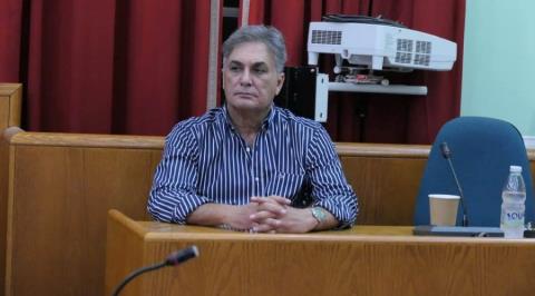 &Sigma;ή&kappa;&omega;&sigma;&epsilon; &tau;&omicron; &gamma;ά&nu;&tau;&iota; &omicron; &alpha;&nu;&tau;&iota;&delta;ή&mu;&alpha;&rho;&chi;&omicron;&sigmaf; &Mu;έ&sigma;&alpha; &Gamma;&epsilon;&iota;&tau;&omicron;&nu;&iota;ά&sigmaf;, &alpha;&pi;&alpha;&nu;&tau;ά &sigma;&tau;&alpha; &pi;&upsilon;&rho;ά &tau;&omicron;&upsilon; &Alpha;&Kappa;&Epsilon;&Lambda;-&Kappa;&alpha;&tau;&alpha;&gamma;&gamma;έ&lambda;&lambda;&epsilon;&iota; &pi;&rho;&omicron;&sigma;&pi;ά&theta;&epsilon;&iota;&alpha; &phi;ί&mu;&omega;&sigma;ή&sigmaf; &tau;&omicron;&upsilon;