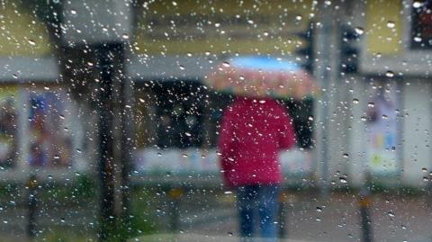 &Sigma;&upsilon;&nu;&nu;&epsilon;&phi;&iota;&alpha;&sigma;&mu;έ&nu;&omicron;&sigmaf; &omicron; &kappa;&alpha;&iota;&rho;ό&sigmaf; &tau;&omicron; &epsilon;&pi;ό&mu;&epsilon;&nu;&omicron; &delta;&iota;ή&mu;&epsilon;&rho;&omicron;-&Epsilon;&pi;&iota;&sigma;&tau;&rho;έ&phi;&omicron;&upsilon;&nu; &omicron;&iota; &beta;&rho;&omicron;&chi;έ&sigmaf;, &omicron;&iota; &kappa;&alpha;&tau;&alpha;&iota;&gamma;ί&delta;&epsilon;&sigmaf; &kappa;&alpha;&iota; &tau;&alpha; &chi;&iota;ό&nu;&iota;&alpha; &alpha;&pi;ό &tau;&eta;&nu; &Tau;&rho;ί&tau;&eta;