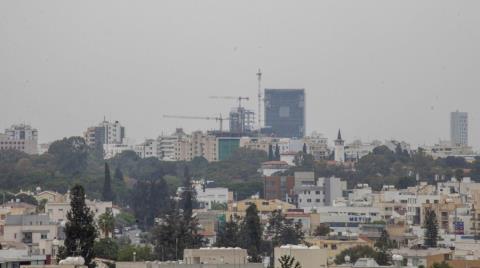 Συννεφιασμένο το σκηνικό του καιρού με σκόνη και μεμονωμένη βροχή-Σκαμπανεβάσματά της θερμοκρασίας από βδομάδα